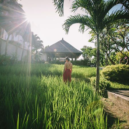 The Kirana Canggu Hotel Exterior foto