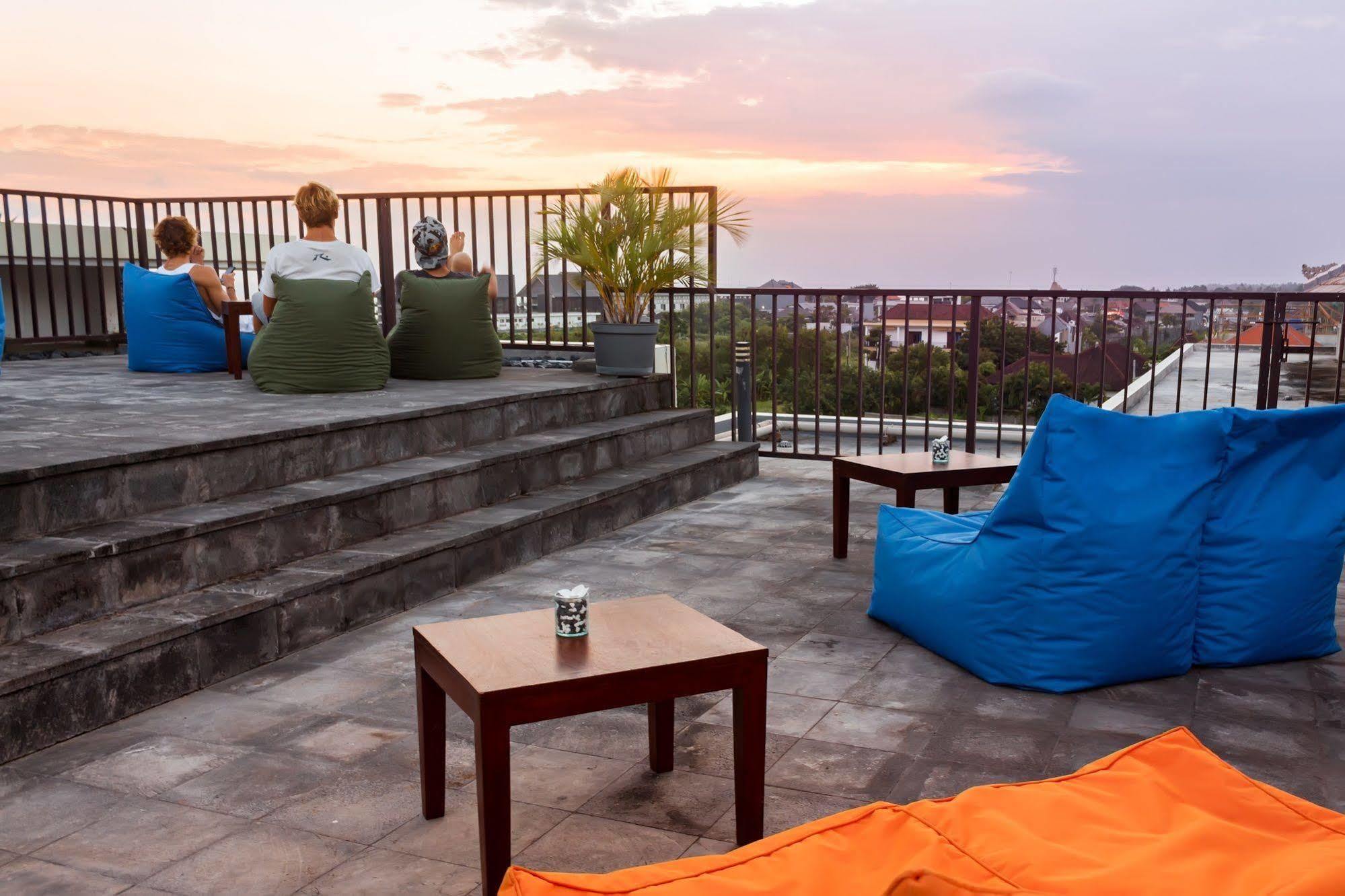 The Kirana Canggu Hotel Exterior foto